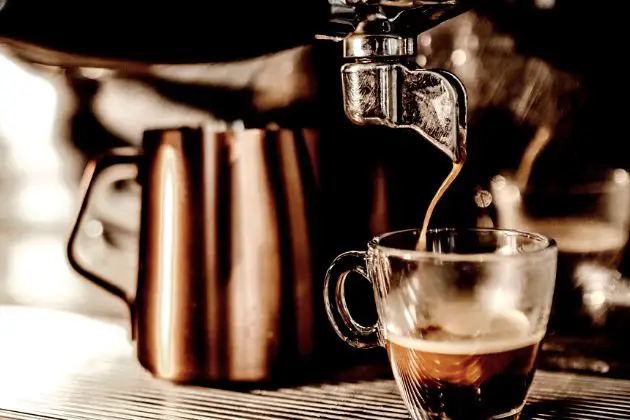 espresso machine extracting espresso and crema