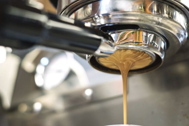 Shots-Of-Espresso-Being-Pulled-Out-of-an-espresso-machine